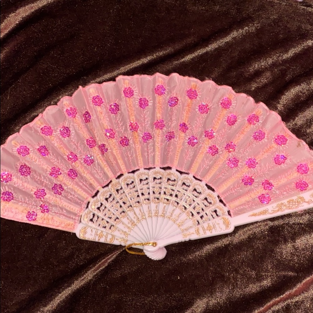 pink fan